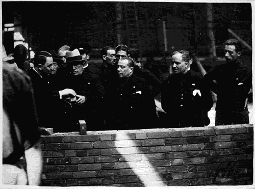 Image for Visita di Mussolini ai lavori della costruzione del Palazzo dell'Arte