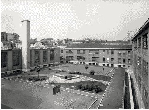 Image for XII Triennale - La casa e la scuola - XII Triennale - Mostra della scuola- Milano, via Giusti - Scuola - Cortile interno