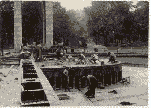 Image for Costruzione del Palazzo dell'Arte - Cantiere - Fontana nel parco