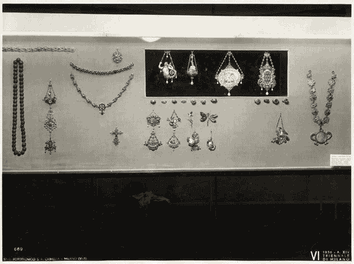 Image for VI Triennale - Mostra dell'antica oreficeria italiana - Vetrina XIX. Gioielli del rinascimento