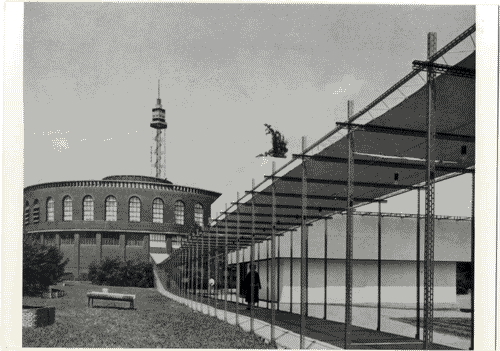 Image for XI Triennale - Passerella coperta di collegamento tra il Palazzo dell'Arte e i padiglioni nel parco Sempione - Edoardo Sianesi