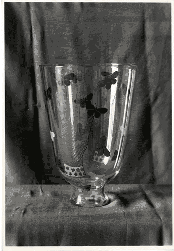 Image for VII Triennale - Mostra dell'E.N.A.P.I. - Vetri e specchi - Vaso di vetro inciso di Eugenio Fegarotti