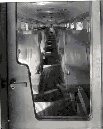 Image for IX Triennale - Mostra internazionale dell'architettura in movimento - Mezzi di trasporto terrestri su rotaia. Parco ferroviario - Interno di una carrozza ferroviaria