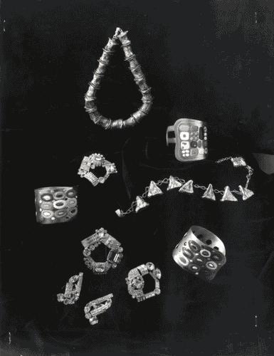 Image for IX Triennale - Oreficeria, argenteria, bigiotteria - Gioielli con pietre preziose e smalti