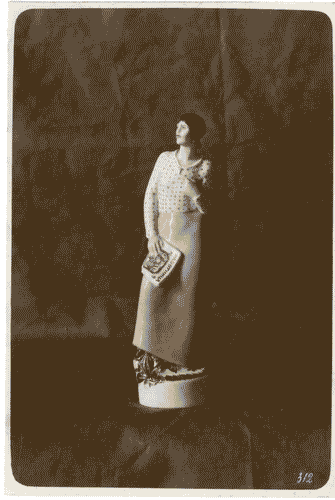 Image for III Biennale - Sezione dell'U.R.S.S. - Sala della Produzione della Fabbrica di Stato di Porcellana a Leningrado - Statuina in porcellana