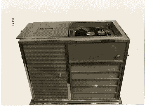 Image for IV Triennale - Giardino - Casa per le vacanze "Domus nova" di Gio Ponti ed Emilio Lancia - Grammofono elettrico Veravox