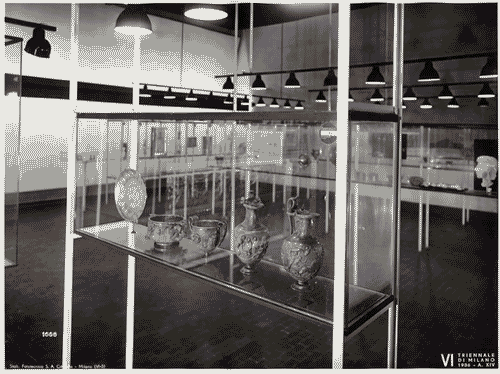 Image for VI Triennale - Mostra dell'antica oreficeria italiana - Vetrina III. Oreficerie romane della biblioteca nazionale di Parigi