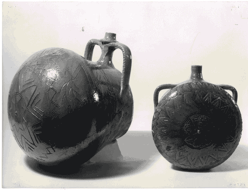 Image for XI Triennale - Mostra delle Produzioni popolari italiane - Scomparto della Sardegna - Fiasche in terracotta