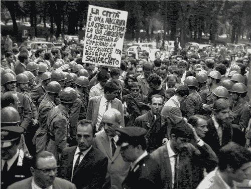 Image for XIV Triennale - Occupazione della Triennale - Manifestazione prima dell'occupazione davanti al Palazzo dell'Arte