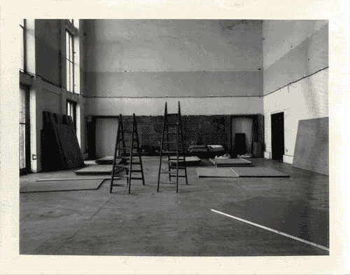 Image for XVI Triennale - Lavori di allestimento - Primo ciclo - Il progetto di architettura - Salone d'onore - Mostra Otto progetti per Milano