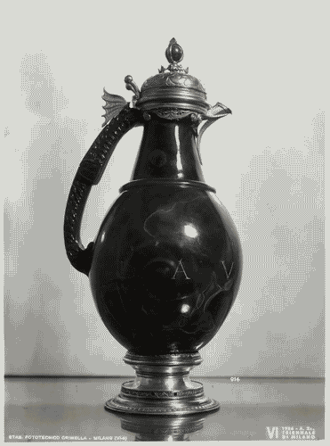 Image for VI Triennale - Mostra dell'antica oreficeria italiana - Vetrina XVIII. Oreficerie e cristallerie profane del rinascimento - Mesciroba di sardonica orientale