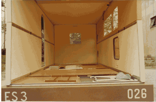 Image for Abitazioni per l'emergenza - Fasi di montaggio di unità per emergenza (Montedil)