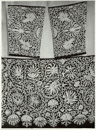 Image for VII Triennale - Mostra del pizzo antico - Camice con merletto