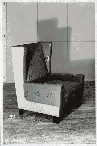 Image for VI Triennale - Mostra dell'arredamento - Stanza di soggiorno di Antonio Cassi-Ramelli e Paolo Buffa - Poltrona in palissandro e stoffa