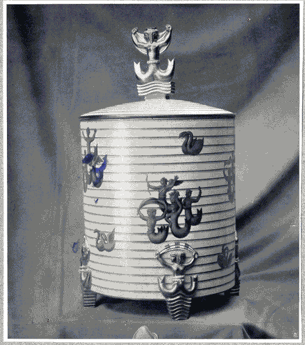 Image for IV Triennale - Galleria della ceramica - Sala delle Manifatture ceramiche Richard Ginori - Cista in ceramica di Gio Ponti