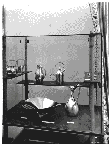 Image for Vetrina espositiva con argenti nella sezione della Danimarca