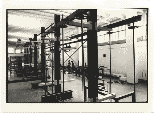 Image for Il luogo del lavoro - Dentro la fabbrica - Una cosmologia a pulegge - Lavori di allestimento della "Stanza delle pulegge"