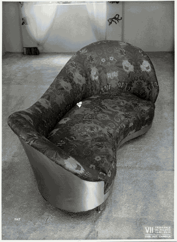 Image for VII Triennale - Galleria dell'arredamento - Seconda parte - Sala del mobile imbottito di Giovanni Pestalozza - Divano in damasco