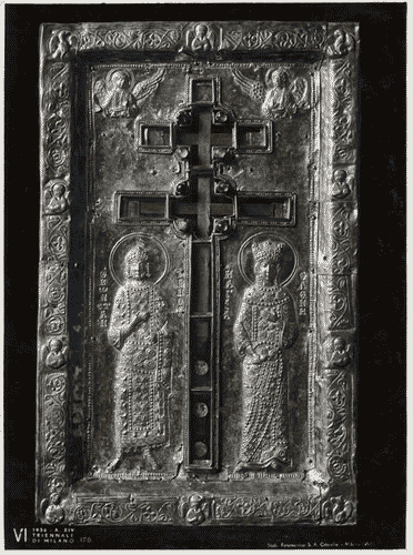 Image for VI Triennale - Mostra dell'antica oreficeria italiana - Vetrina VII. Oreficerie barbariche e romaniche - Stauroteca d'argento dorato