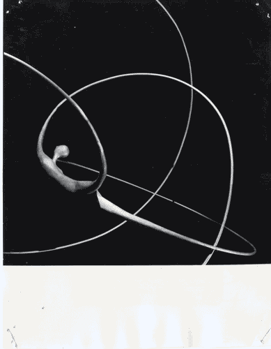 Image for X Triennale - Parco Sempione - Mostra del fiore e del giardino - Sculture ed elementi di plastica decorativa collocati nel parco Sempione - Scultura in bronzo "L'acrobata" - Carmelo Cappello