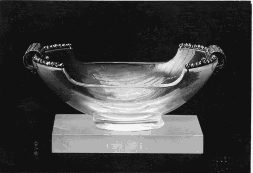 Image for V Triennale - Arti decorative e industriali - Saletta degli orafi - Coppa di cristallo di rocca con decorazioni in zaffiri di Alfredo Ravasco