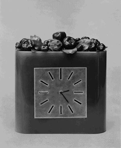 Image for V Triennale - Arti decorative e industriali - Saletta degli orafi - Orologio in agata grigia con motivi in corallo scolpito di Alfredo Ravasco