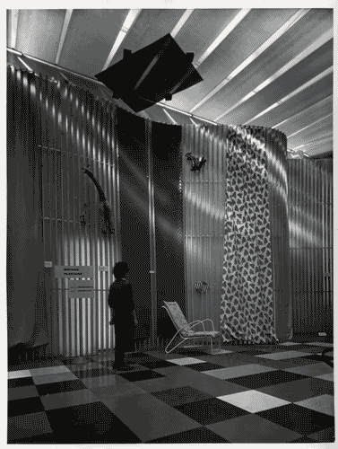 Image for IX Triennale - Materie plastiche - Ingresso - Angelo Mangiarotti - Tende e giocattoli in plastica