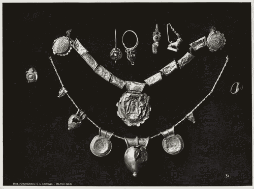 Image for VI Triennale - Mostra dell'antica oreficeria italiana - Vetrina IV. Oreficerie etrusche e romane - Oreficerie romane