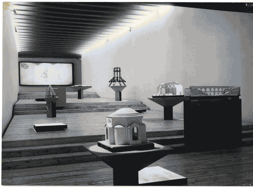 Image for Allestimento della rampa Dalle origini al Rinascimento italiano nella Mostra Internazionale di Architettura moderna