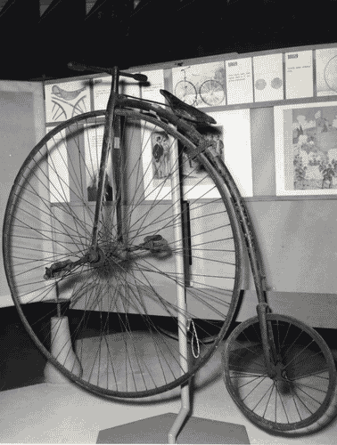 Image for IX Triennale - Mostre temporanee - Mostra didattica sull'evoluzione della bicicletta - Bicicletta d'epoca in metallo