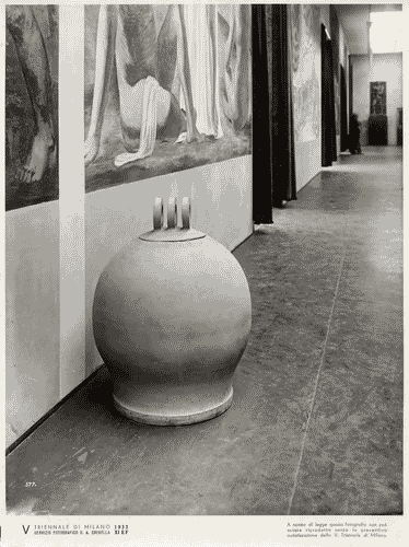 Image for V Triennale - Pittura murale e scultura decorativa - Galleria delle pitture - Vaso modellato in litoceramica di Nino Strada