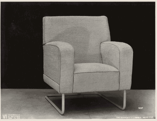 Image for VI Triennale - Mostra dell'arredamento - Sala da pranzo e di soggiorno di Giuseppe Mazzoleni, Giulio Minoletti e Giancarlo Palanti - Poltrona rivestita di seta greggia