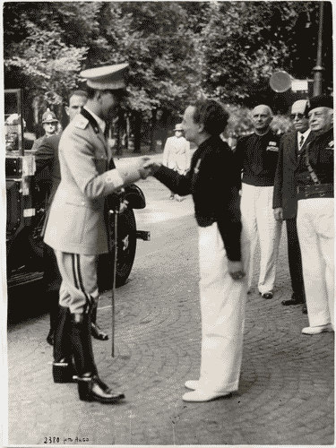 Image for VI Triennale - Visita del principe di Piemonte, Umberto di Savoia - Giulio Barella