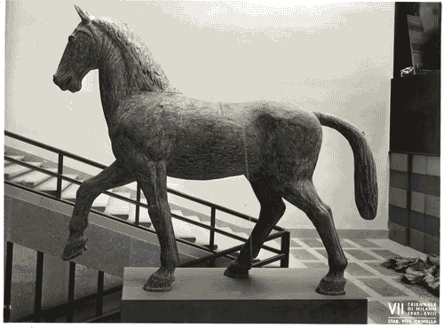 Image for VII Triennale - Palazzo dell'Arte - Scalone e vestibolo superiore - Scultura in legno "Cavallo" di Dante Morozzi