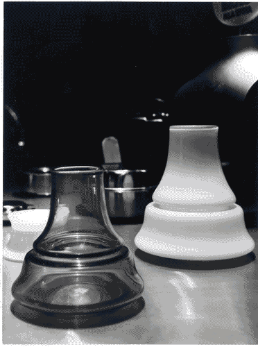 Image for XIII Triennale - Le produzioni - Sala quadrata - Quinto ripiano - Portafiori in vetro e vetro bianco "Marco" - Sergio Asti