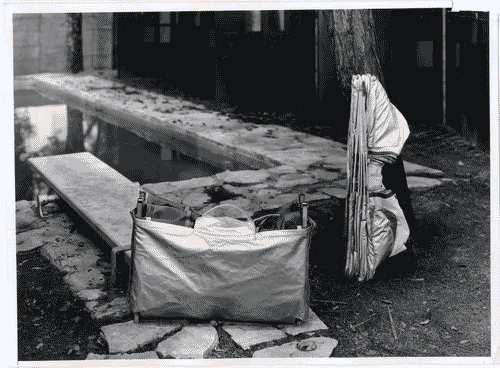 Image for XIII Triennale - Parco Sempione: settimo spazio - Piscina "Spartan" - Branda biposto pieghevole con capotte - Enrico Bellasi