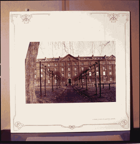 Image for XVI Triennale - Primo ciclo - Catasto del disegno - Le familistere de Guise ou les équivalentes de la richesse - Pannello didascalico