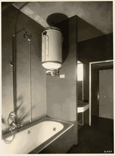 Image for IV Triennale - Giardino - La casa elettrica di Luigi Figini e Gino Pollini - Bagno di Piero Bottoni