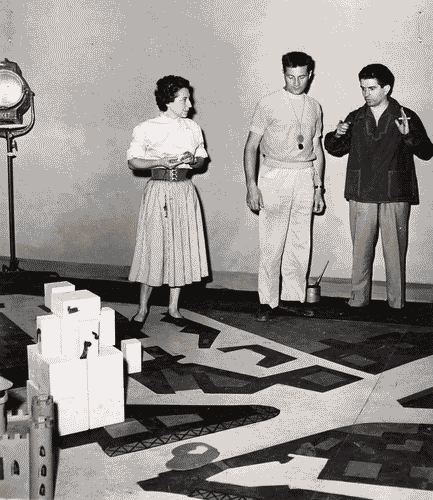 Image for X Triennale - Mostra dell'urbanistica - Preparazione del cortometraggio "una lezione di urbanistica" regia di Gerardo Guerrieri (a destra nella foto)