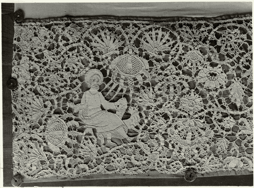 Image for VII Triennale - Mostra del pizzo antico - Particolare di merletto di camice