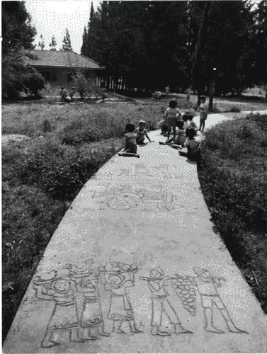 Image for XII Triennale - La casa e la scuola - Settore rurale - Israele - Kibbutz Mizra - Gioco di bambini