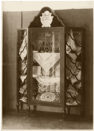 Image for Vetrina con pizzi al tombolo di Rapallo e S. Margherita di Mario Zennaro