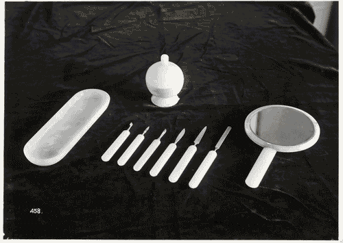 Image for V Triennale - Arti decorative e industriali - Sala dell'E.N.A.P.I. - Onice - Servizio per toeletta di Roberto Hauser