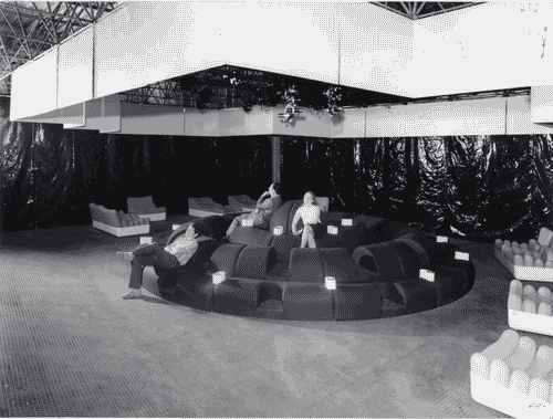 Image for XIV Triennale - Padiglione nel Parco Sempione - Espressioni e produzioni italiane - Terza zona - Ricreazione e ristoro - Sedile multiplo in gommapiuma - Joe Colombo