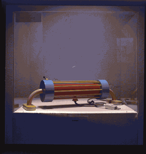 Image for XVI Triennale - Primo ciclo - La sistemazione del design - L'interno dopo la forma dell'utile. La casa decorata - Spazio di Michele De Lucchi - Prototipo di stufetta elettrica