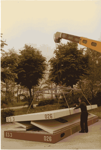 Image for Abitazioni per l'emergenza - Fasi di montaggio di unità per emergenza (Montedil)