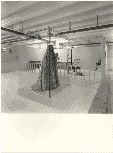 Image for Il luogo del lavoro - Dalla bottega alla fabbrica - La bottega artistica nel XVII-XVIII secolo - Statua lignea di Madonna con bambino