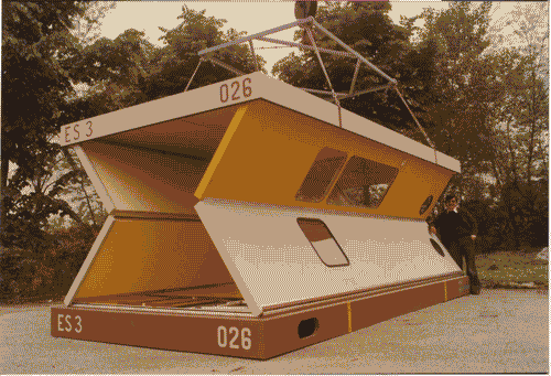 Image for Abitazioni per l'emergenza - Fasi di montaggio di unità per emergenza (Montedil)