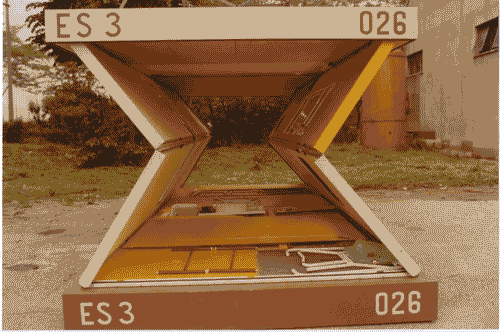 Image for Abitazioni per l'emergenza - Fasi di montaggio di unità per emergenza (Montedil)