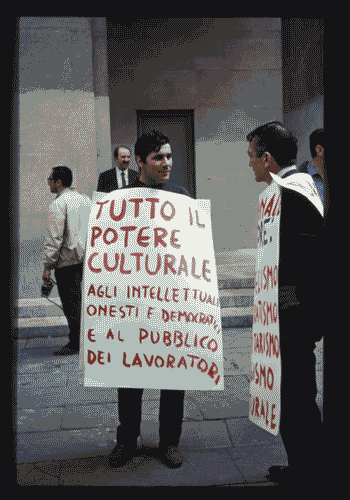 Image for XIV Triennale - Occupazione della Triennale - Manifestazione davanti al Palazzo dell'Arte